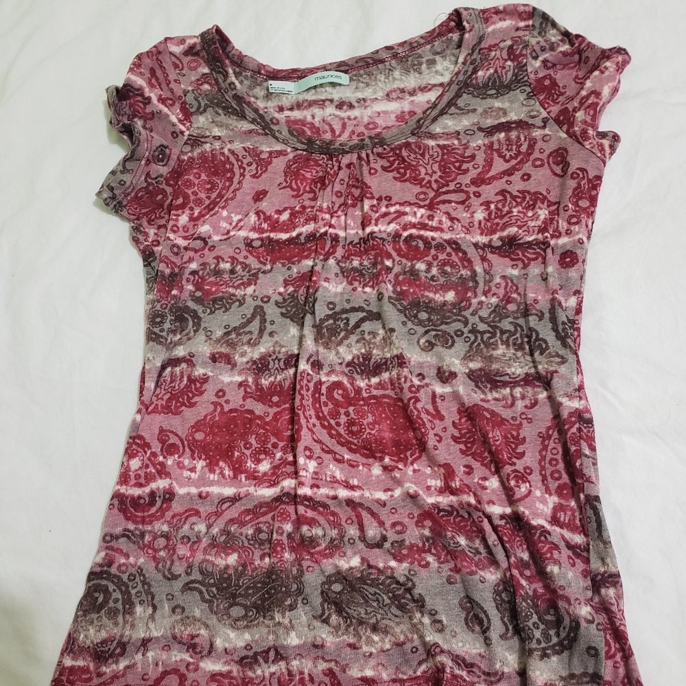 Scoop neck multi print tee. Gently used.